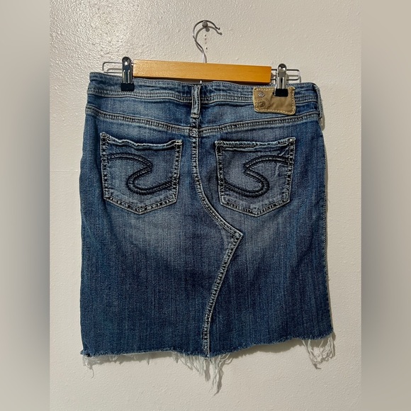 Silver Jeans Adele Asymmetrical Denim Skirt - Size 28 (measures 30") - Picture 6 of 12